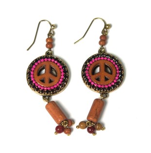 Pendientes de Estilo Ibiza con S&iacute;mbolo de Paz - Marr&oacute;n/Fucsia (1 ud)